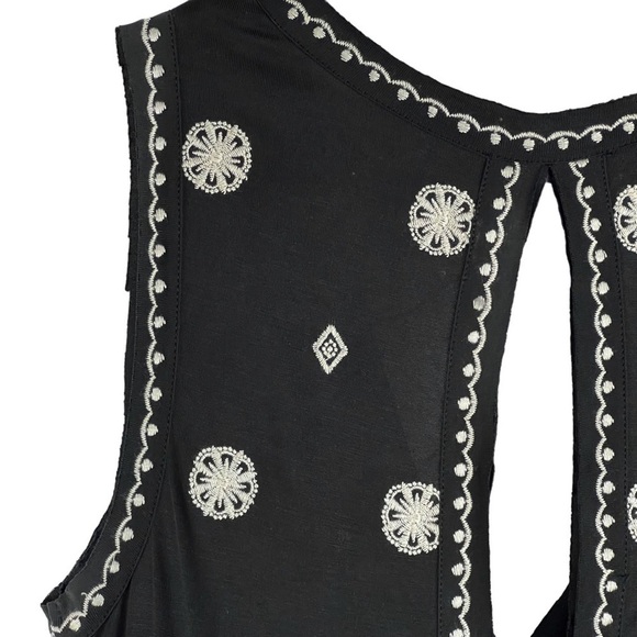 New-miss Me Deep V neck, Embroidered, Empire Waist, Hi-Lo, Mini Dress - Picture 11 of 16